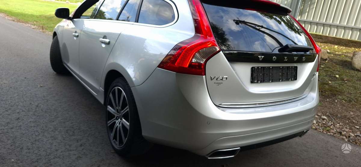 Volvo V60 2014 — салон