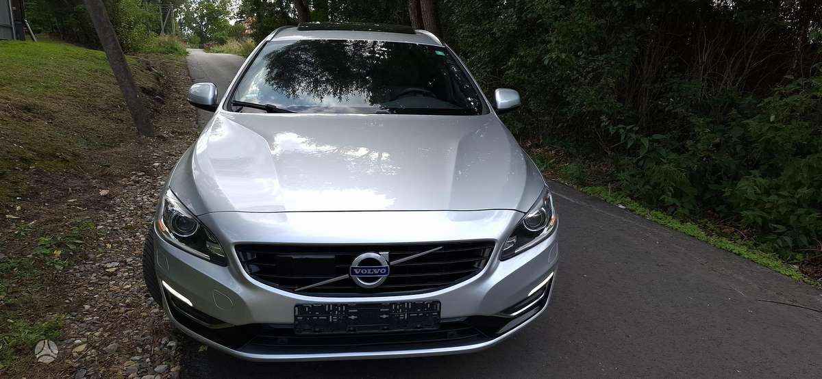 Volvo V60 2014 — двигун 2400 cm³, 215 HP (158kW)