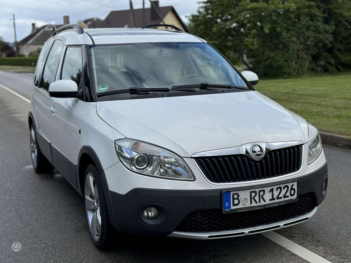 Skoda Roomster 2014 — rear view