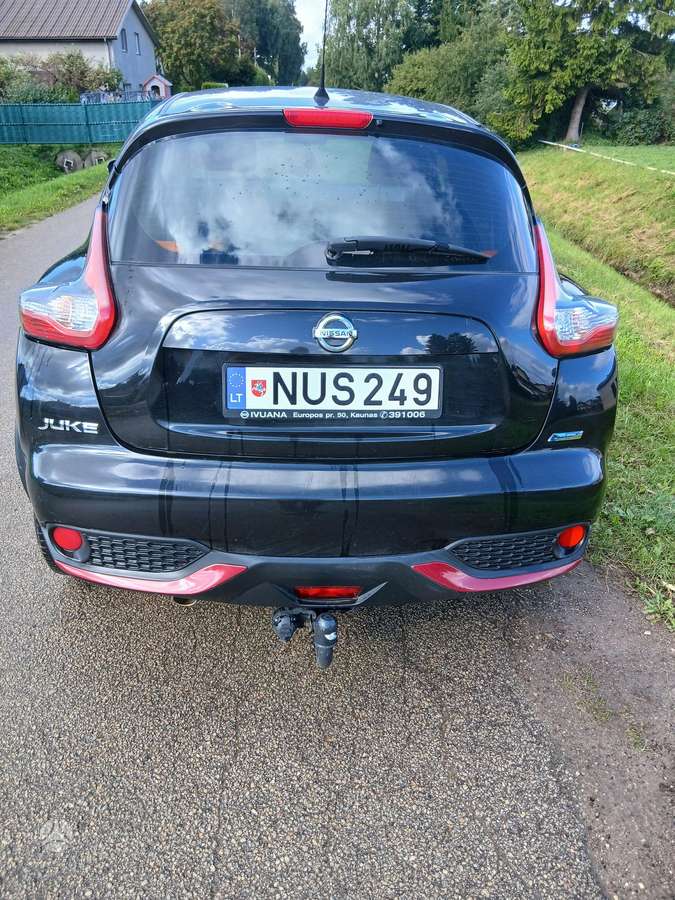 Nissan Juke 2015 — rear view