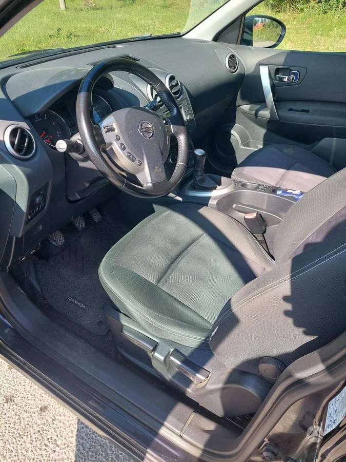 Nissan Qashqai 2012 — engine 1598 cm³, 131 HP (96kW)
