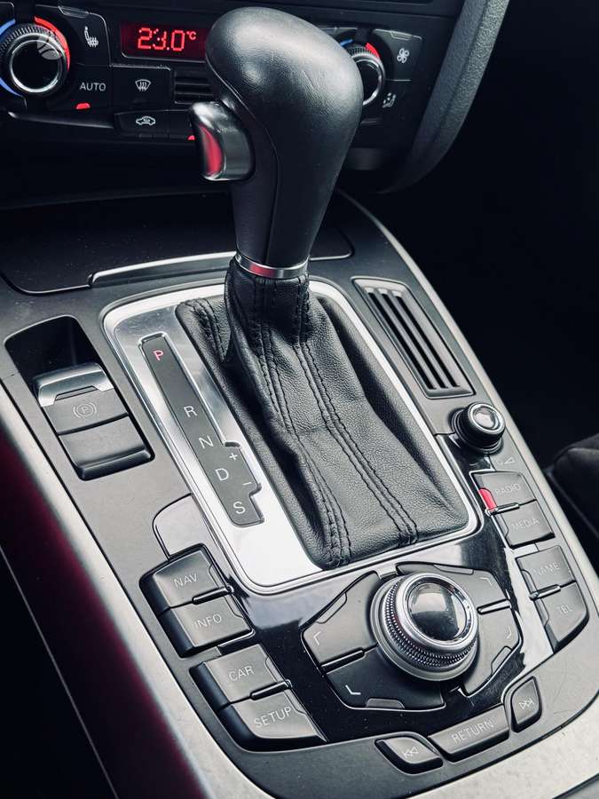 Audi A4 2009 — photo 18