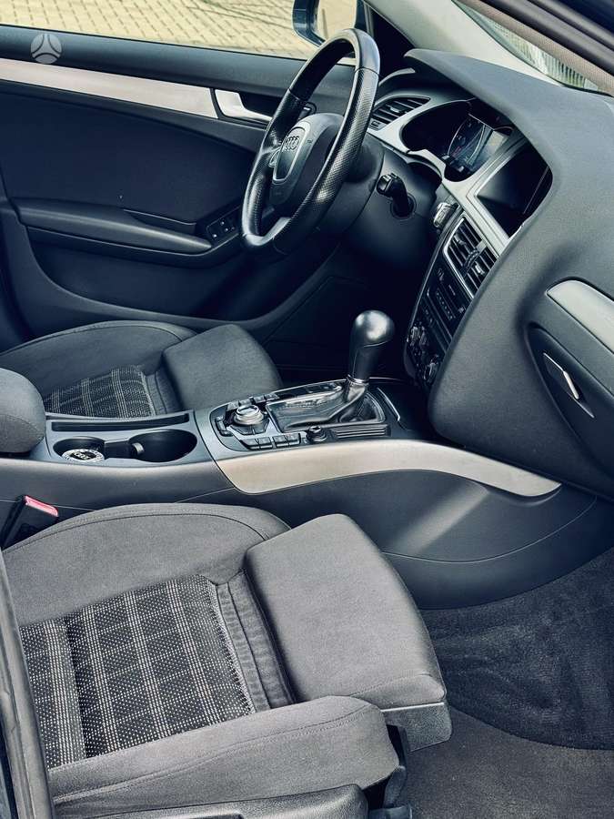 Audi A4 2009 — photo 9