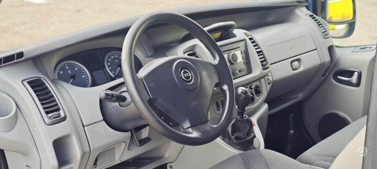 Opel Vivaro 2008 — photo 10