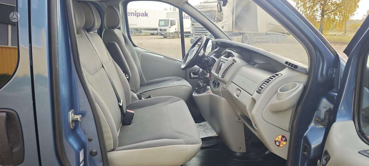 Opel Vivaro 2008 — photo 11