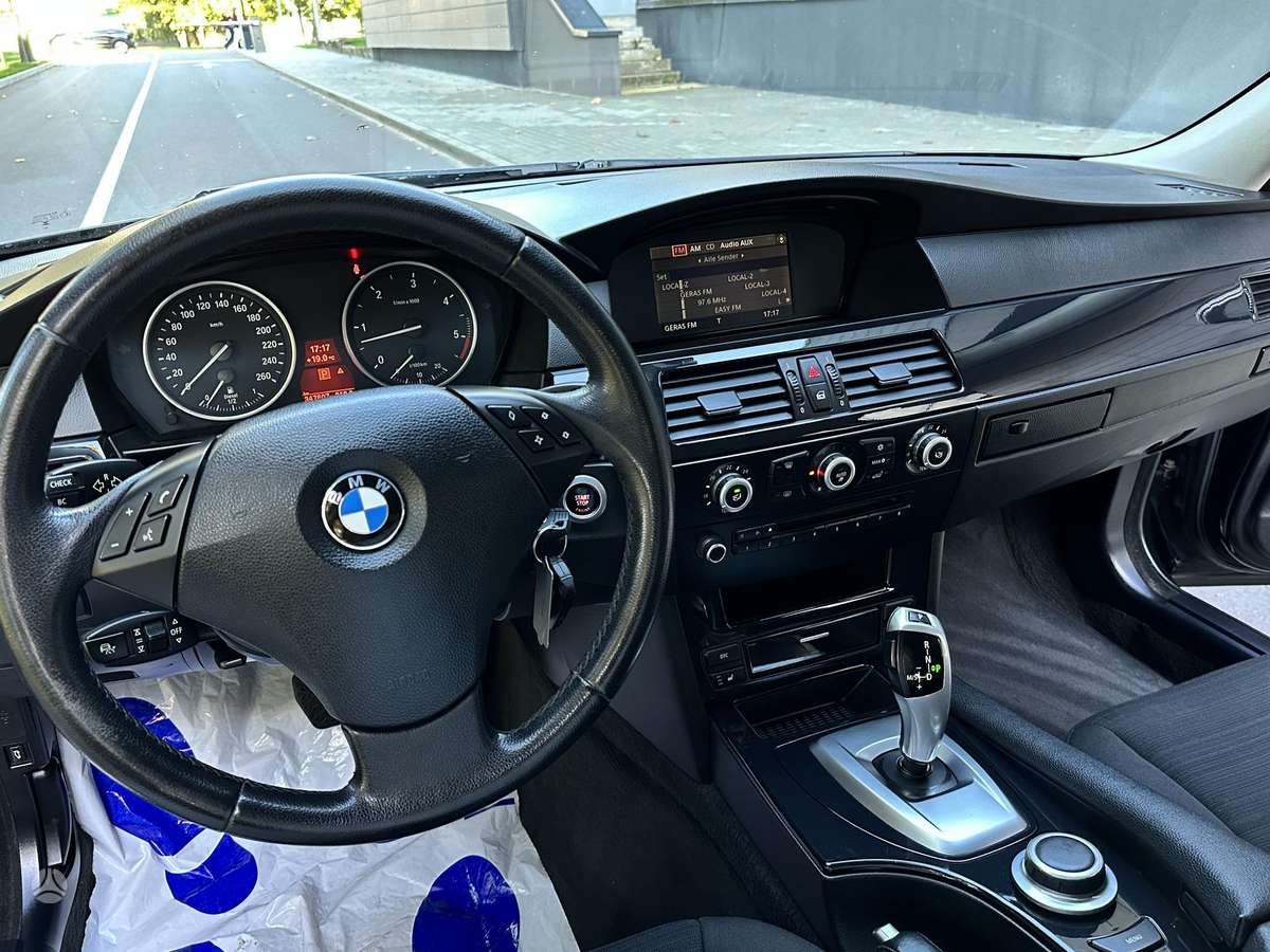 BMW 530 2009 — photo 21