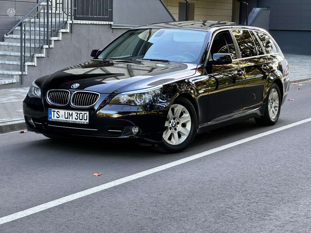 BMW 530 2009 — interior