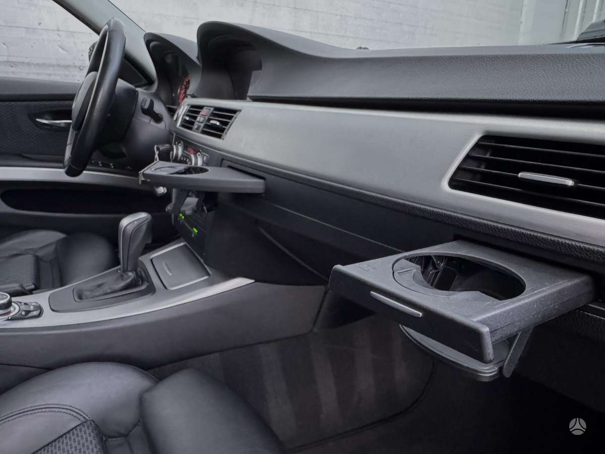 BMW 320 2008 — photo 10