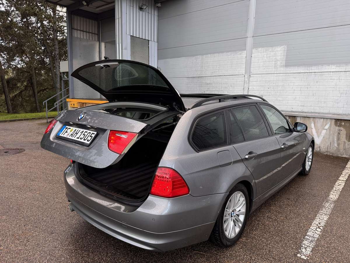BMW 320 2008 — photo 23