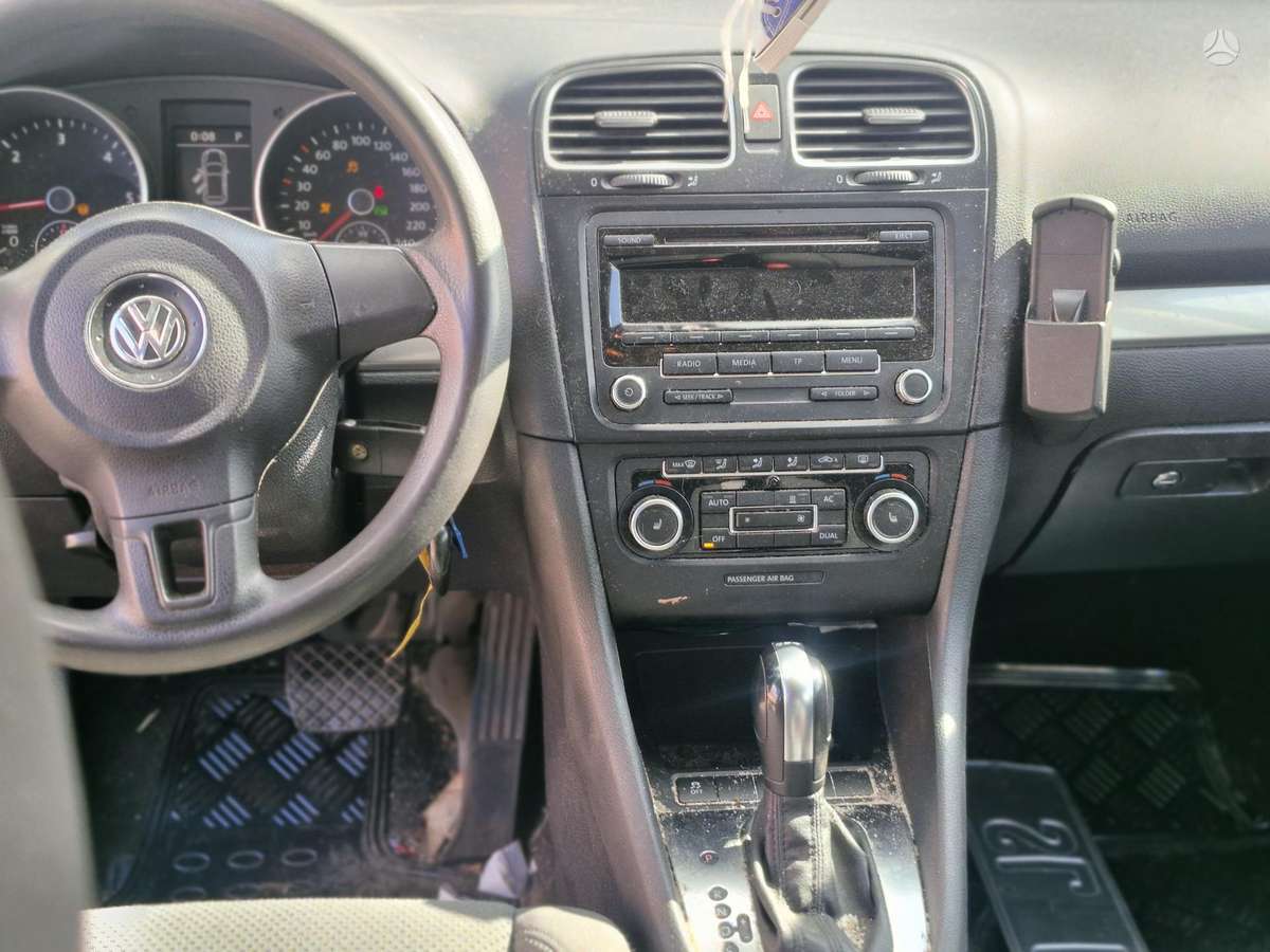 Volkswagen Golf 2011 — двигун 1598 cm³, 105 HP (77kW)