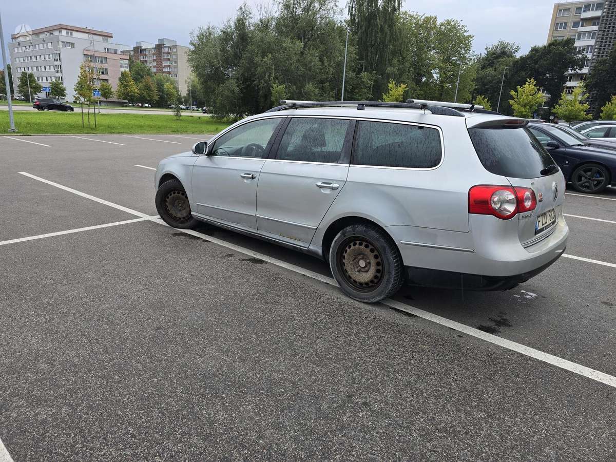 Volkswagen Passat 2006 — rear view