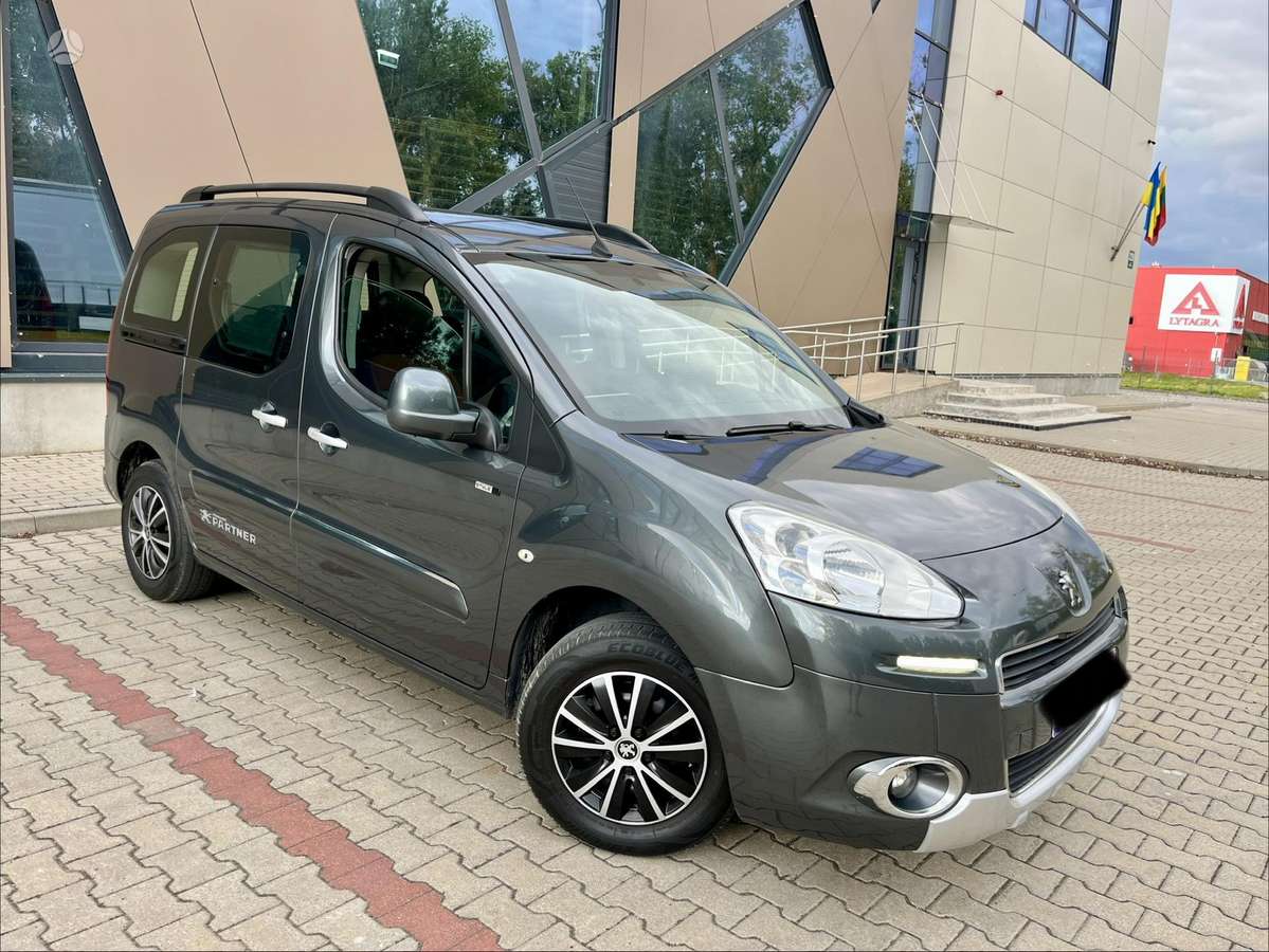 Peugeot Partner 2015 — rear view