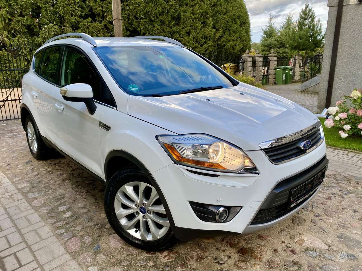 Ford Kuga 2012 — rear view