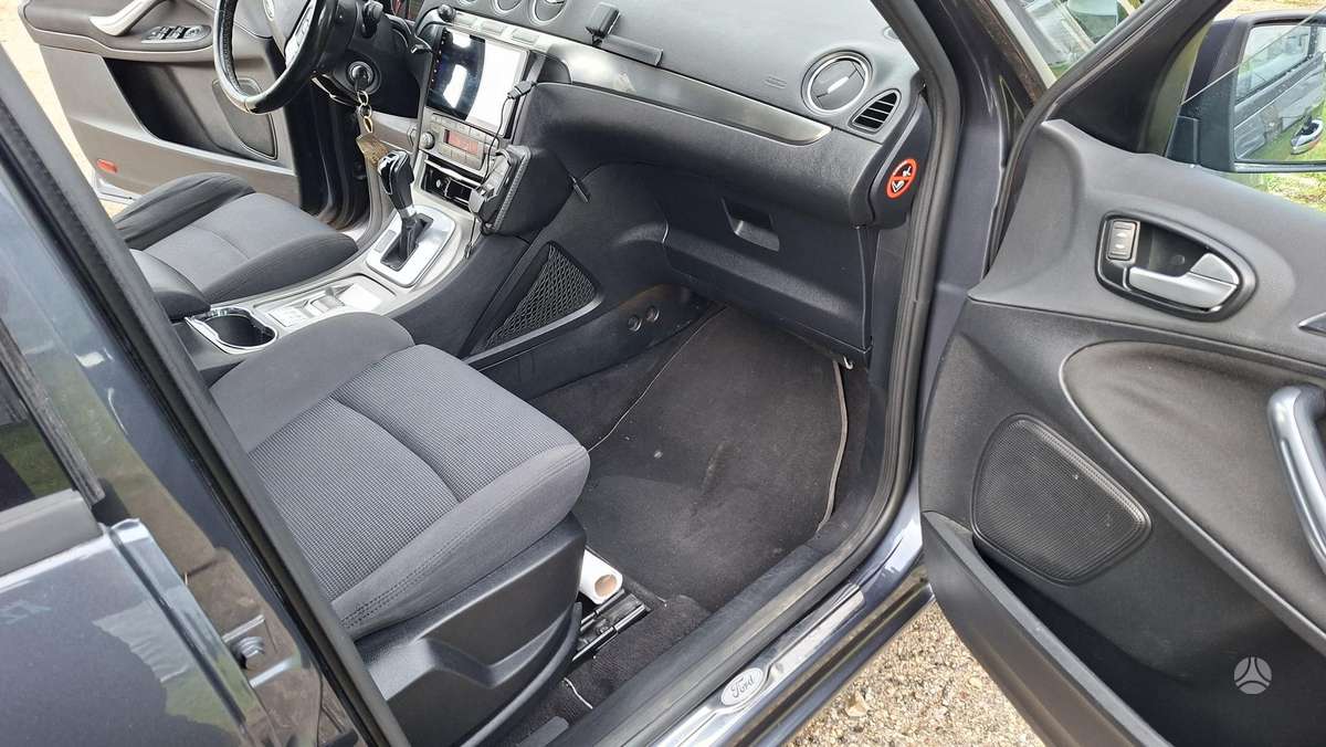 Ford S-MAX 2009 — photo 14