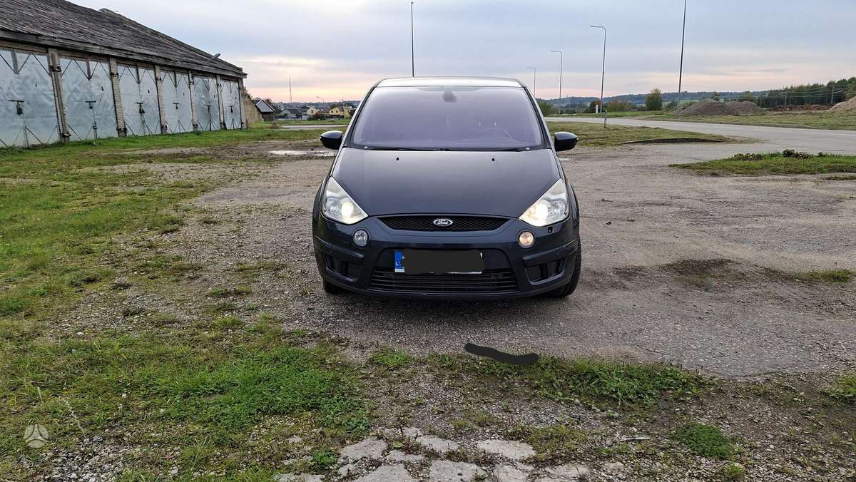Ford S-MAX 2009 — rear view