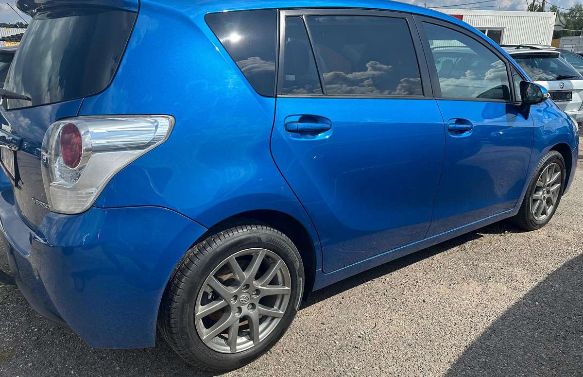 Toyota Verso 2013 — салон