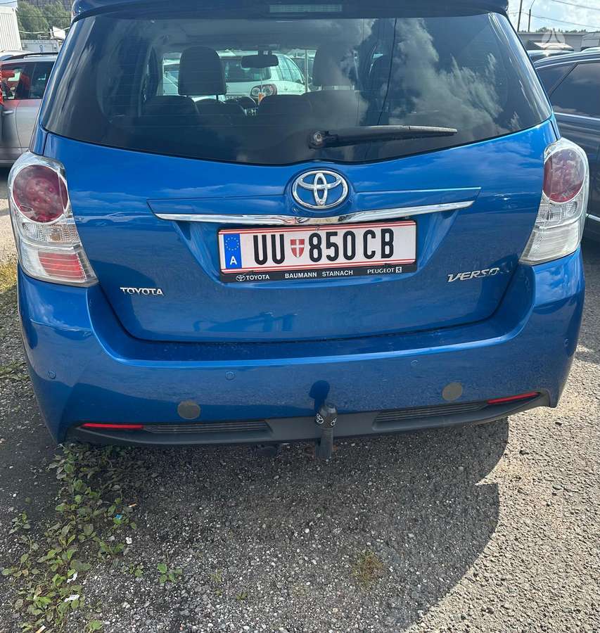 Toyota Verso 2013 — двигун 2000 cm³, 126 HP (93kW)