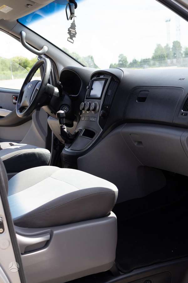 Hyundai H1 2011 — photo 11