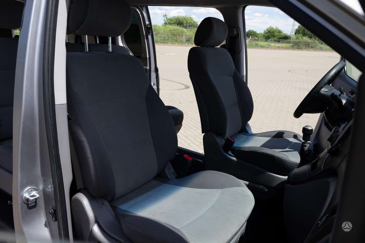 Hyundai H1 2011 — photo 12