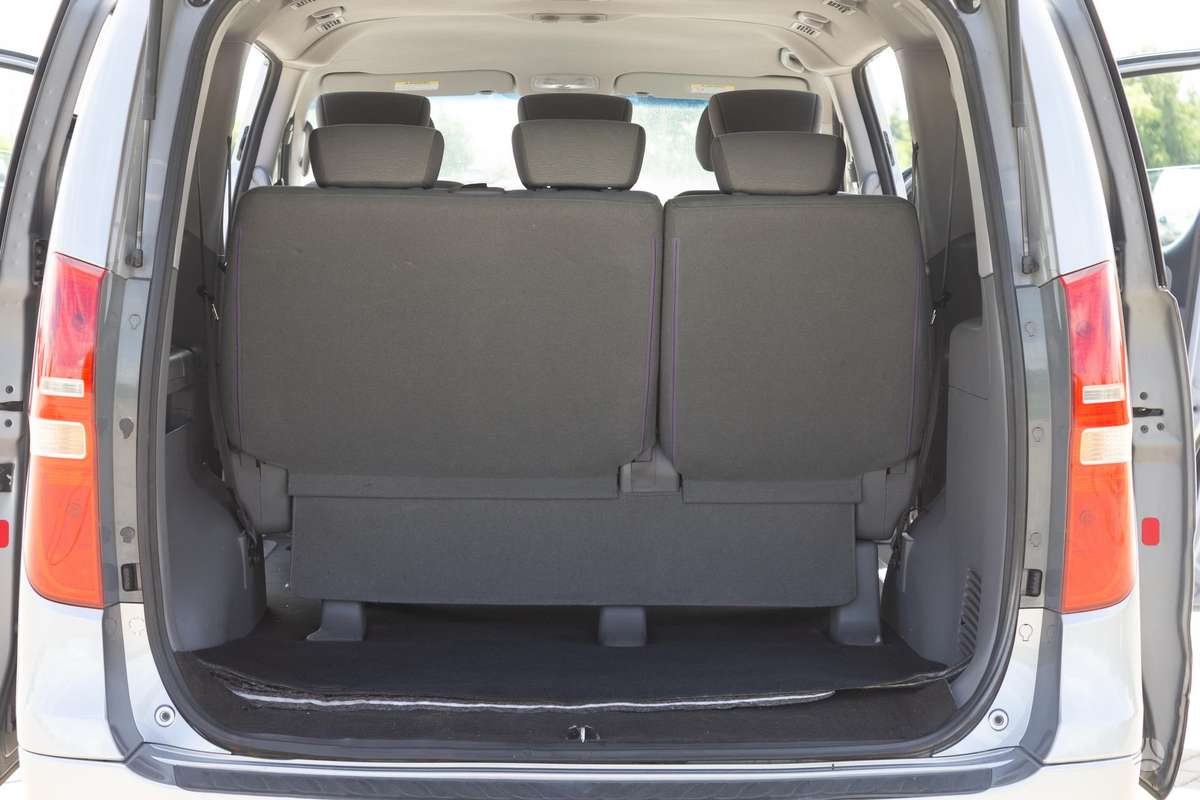 Hyundai H1 2011 — photo 15