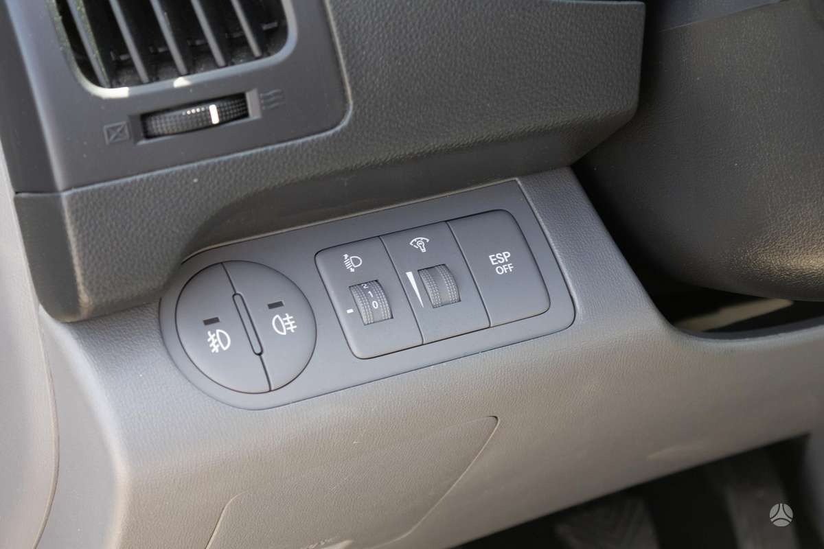 Hyundai H1 2011 — photo 18