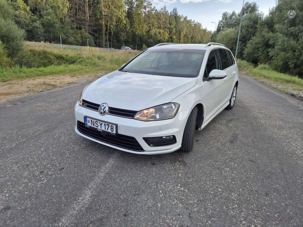 Volkswagen Golf 2015 — rear view