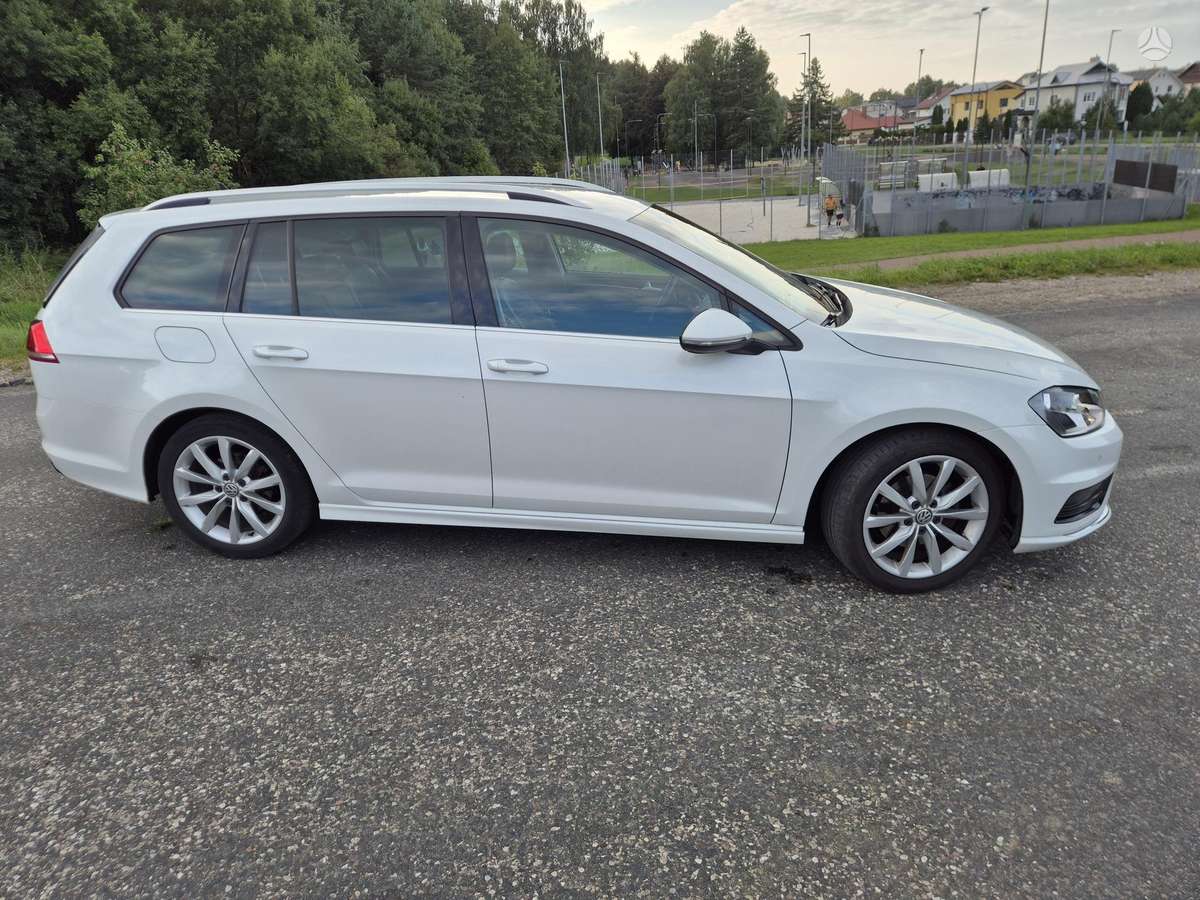 Volkswagen Golf 2015 — engine 1598 cm³, 110 HP (81kW)