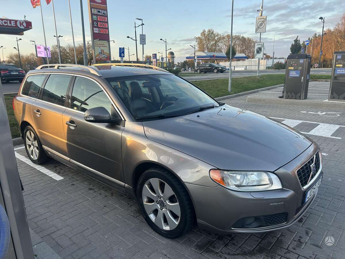 Volvo V70 2009 — салон