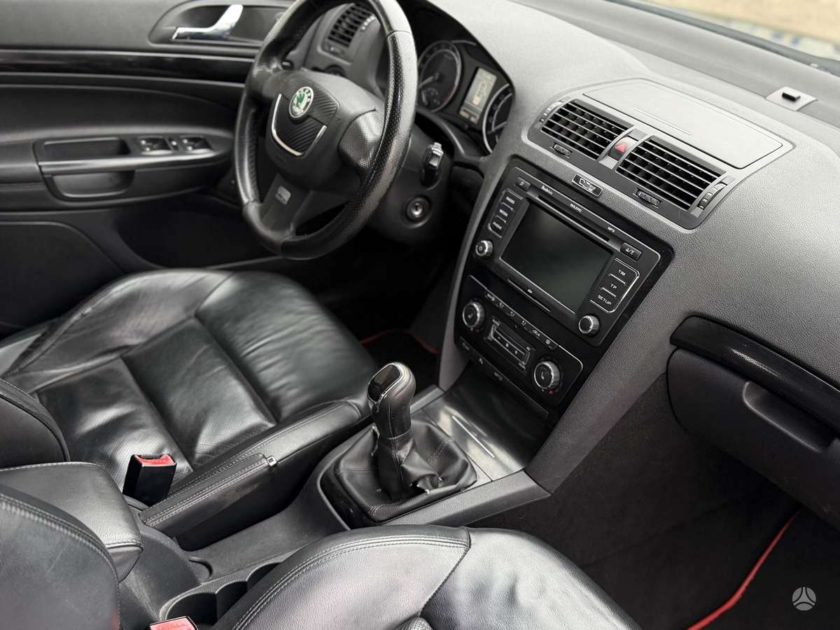 Skoda Octavia 2011 — photo 17