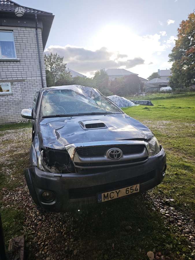 Toyota Hilux 2009 — rear view