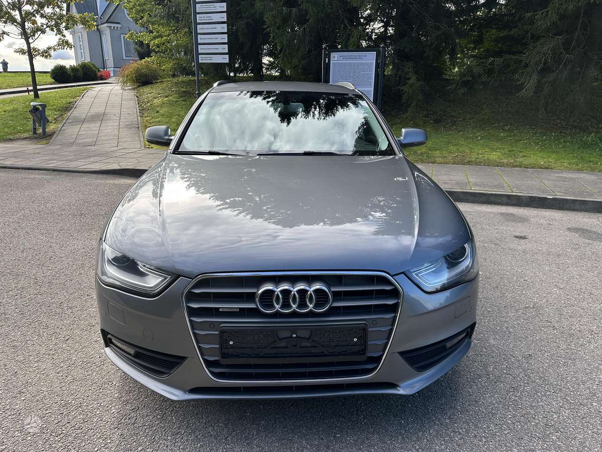 Audi A4 2013 — rear view