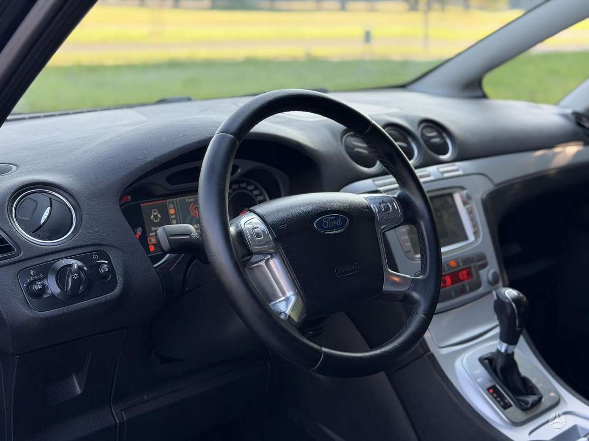 Ford S-MAX 2009 — photo 16