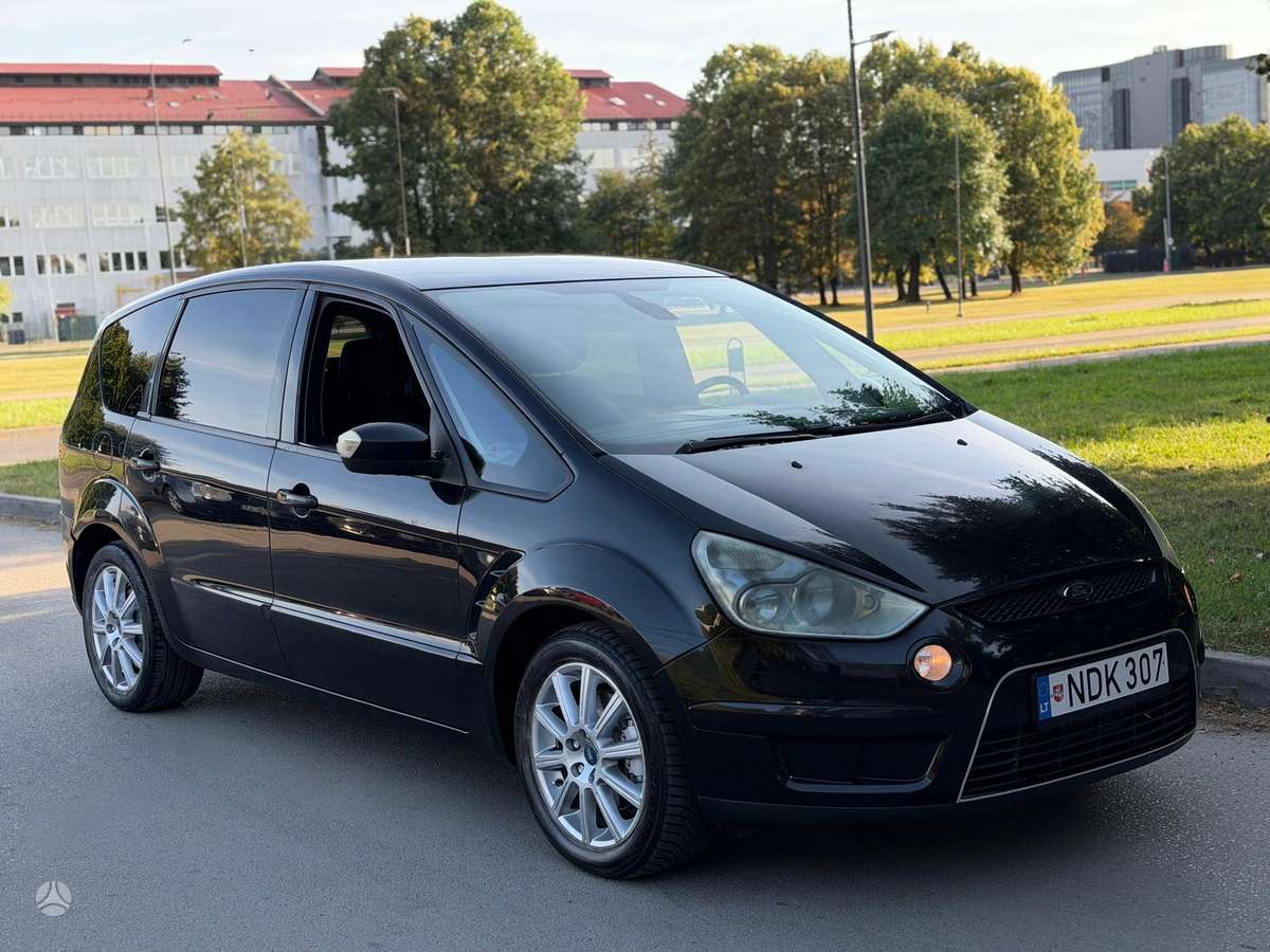 Ford S-MAX 2009 — rear view