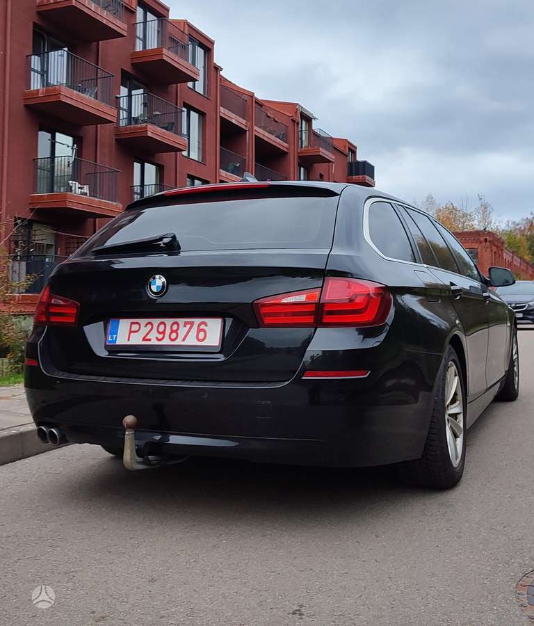 BMW 520 2015 — rear view