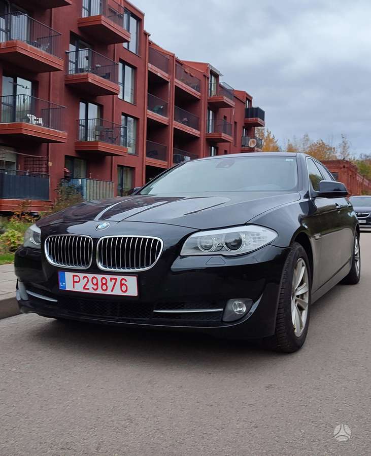 BMW 520 2015 — interior
