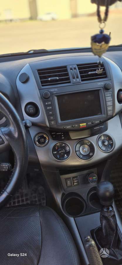 Toyota RAV4 2011 — photo 6