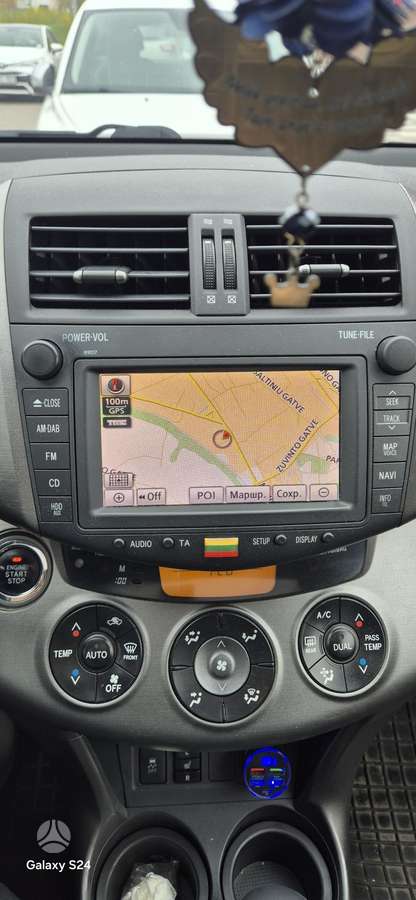 Toyota RAV4 2011 — photo 8