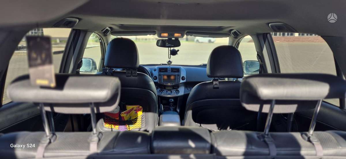 Toyota RAV4 2011 — photo 9