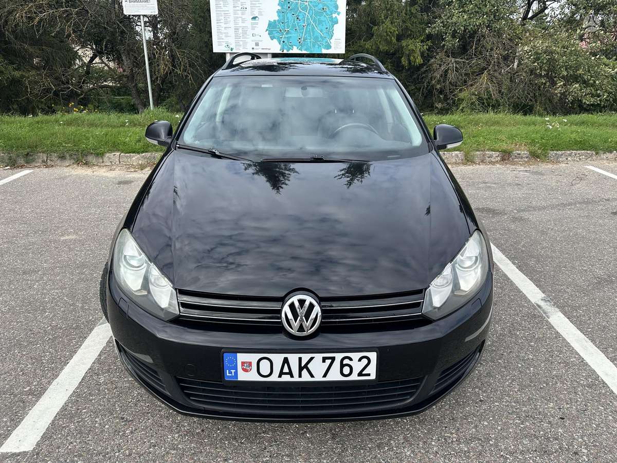 Volkswagen Golf 2010 — interior
