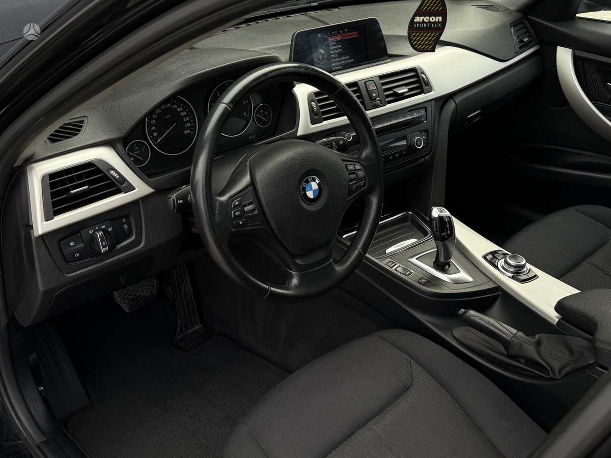 BMW 318 2015 — photo 12