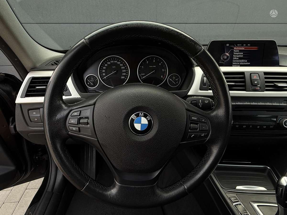 BMW 318 2015 — photo 14