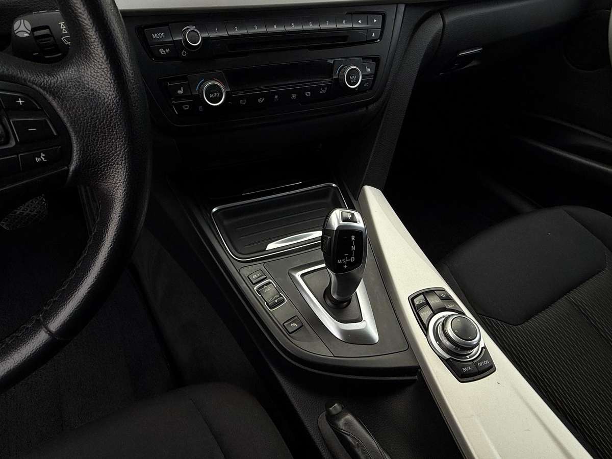 BMW 318 2015 — photo 15