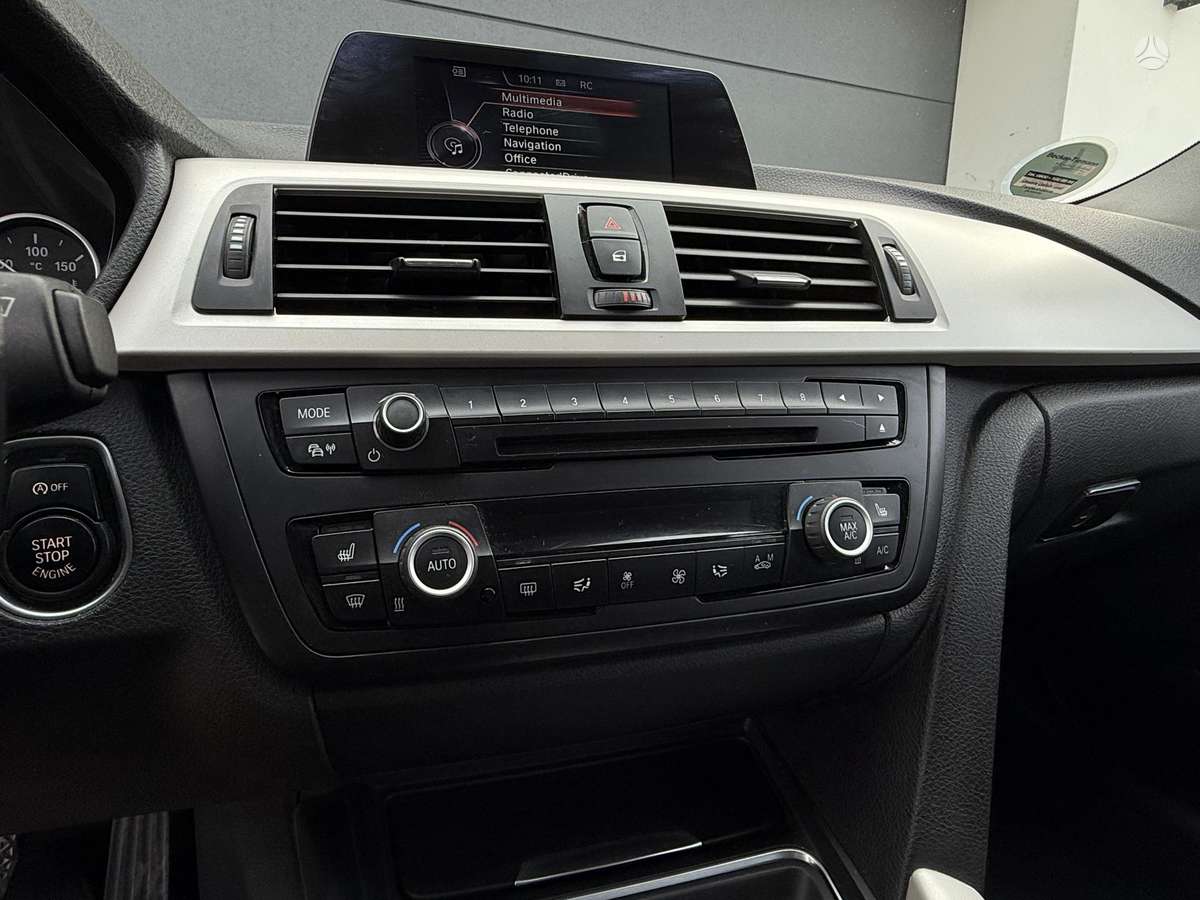 BMW 318 2015 — photo 16