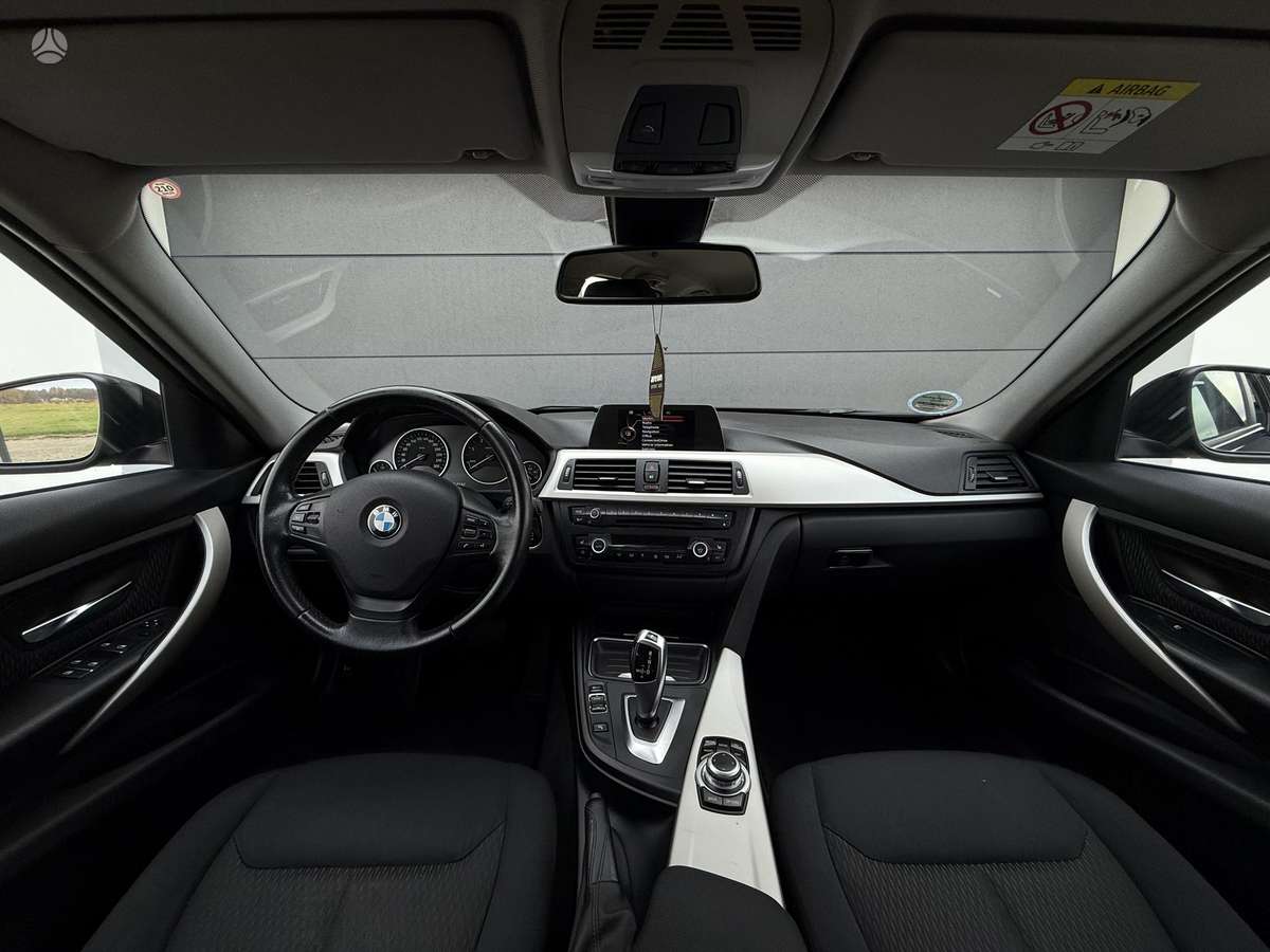 BMW 318 2015 — photo 17
