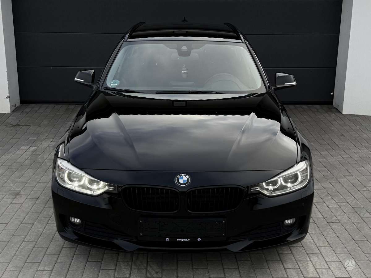 BMW 318 2015 — interior