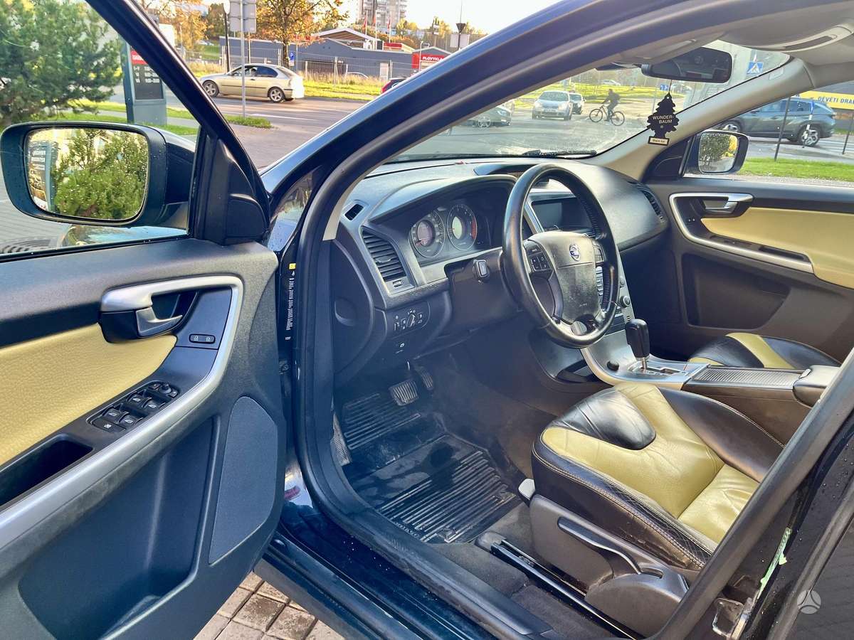 Volvo XC60 2009 — photo 16