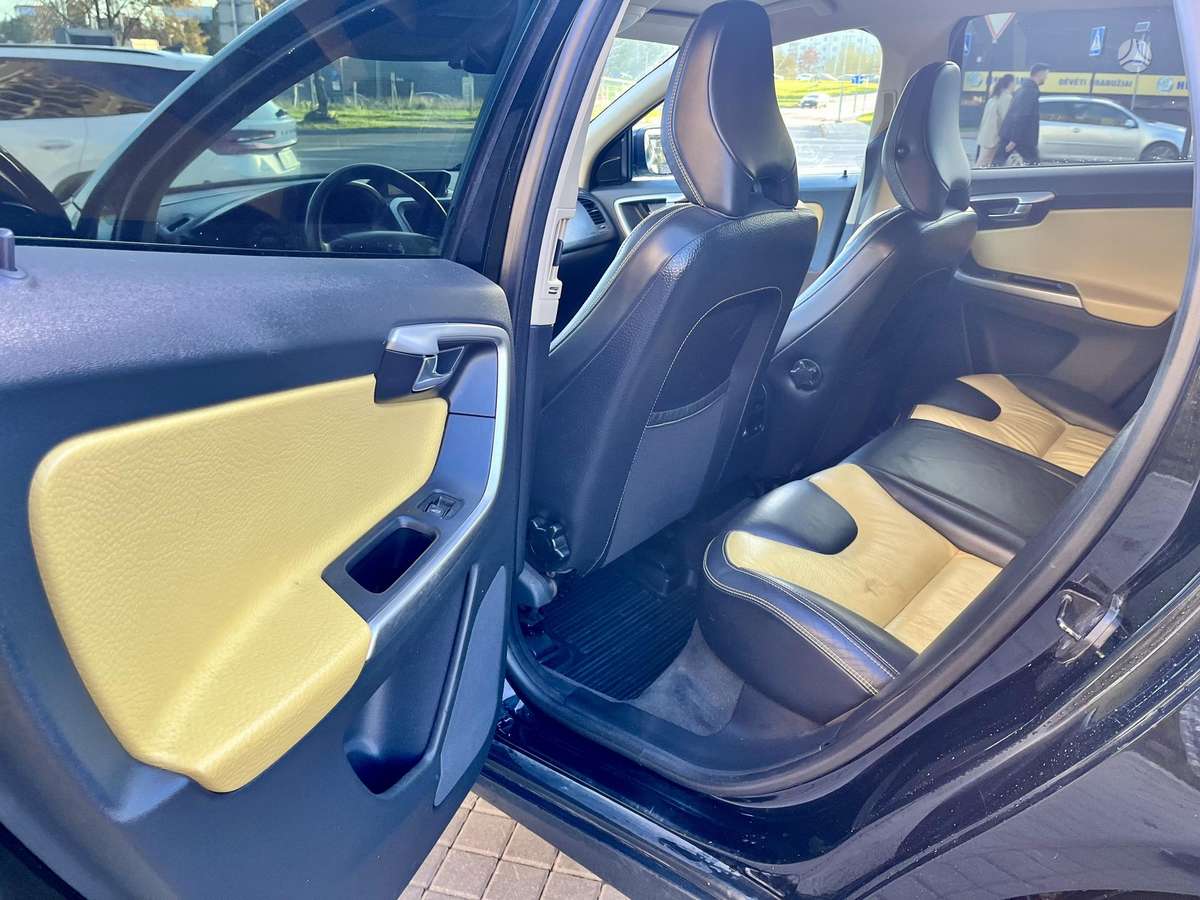 Volvo XC60 2009 — photo 17