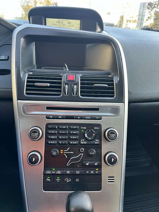 Volvo XC60 2009 — photo 21