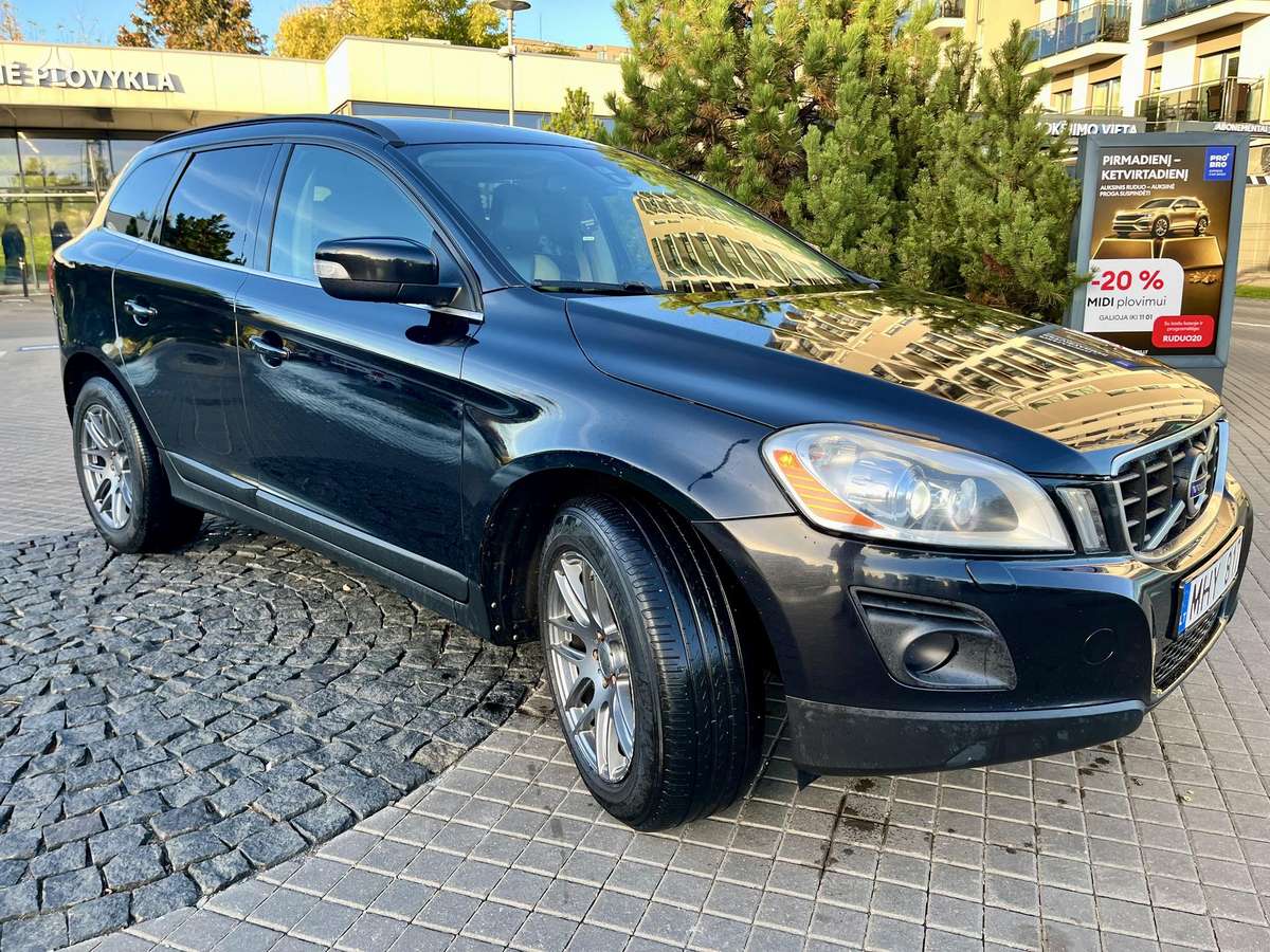 Volvo XC60 2009 — interior