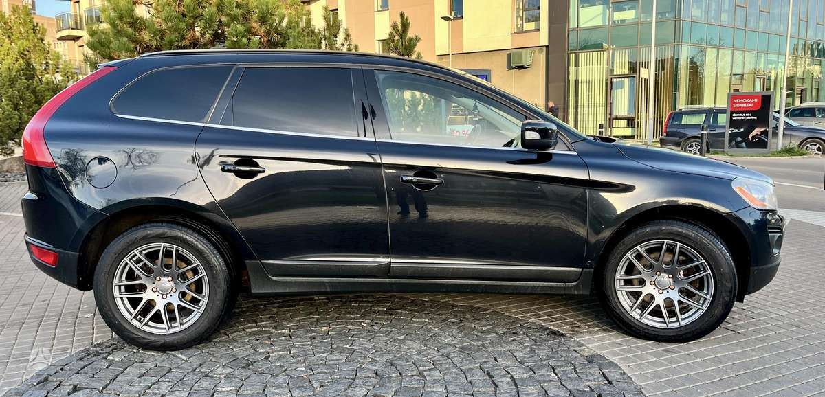 Volvo XC60 2009 — engine 2400 cm³, 174 HP (128kW)